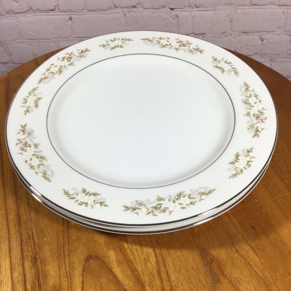 International Silver Company 326 Springtime Dinner Plates - Set of 2 - Picture 2 of 5